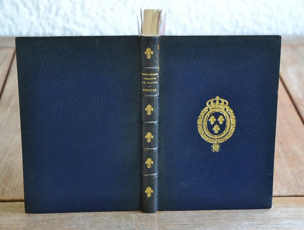 Mémoire écrit par Marie-Thérèse-Charlotte de France sur la captivité des princes et princesses ses parents, depuis le 10 août 1792 jusqu’à la mort de son frère arrivée le 9 juin 1795.
Publié sur le manuscrit autographe appartenant à Madame la Duchesse de Madrid. - photo