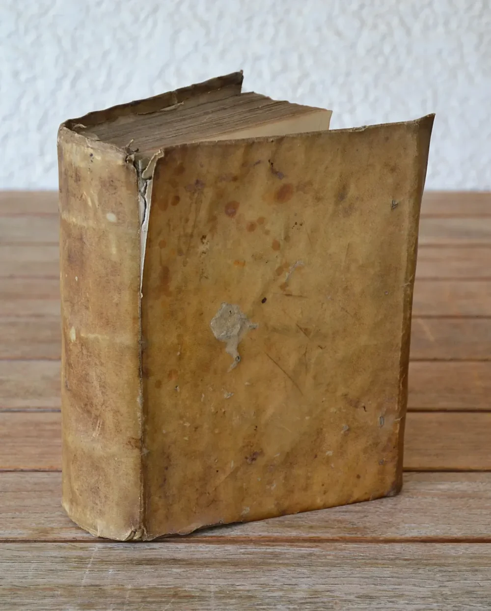 Coustume de la ville, prevosté et vicomté de Paris : ou, Droict Civil Parisien.
Revue, corrigez & tellement augmentez de décisions, & arrests notables & singulières observations en cette seconde édition, qu’ils sont plainement renouvellez. - photo