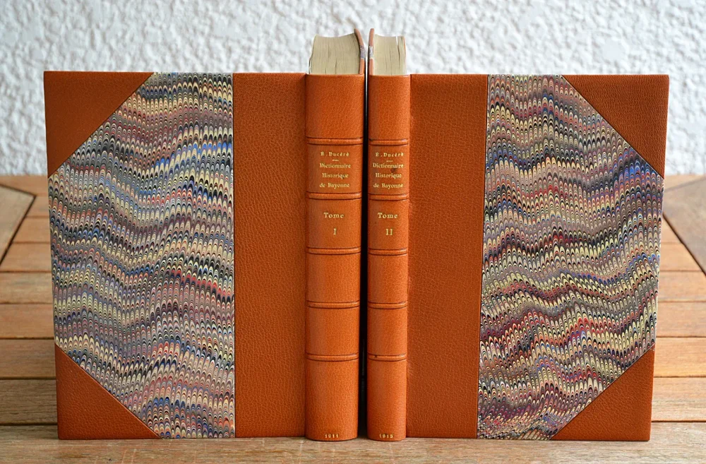 Ville de Bayonne.
Dictionnaire historique de Bayonne.
Ouvrage posthume de M. Édouard Ducéré, bibliothécaire-archiviste de la ville.
Publié par la Commission des Archives Municipales. - photo