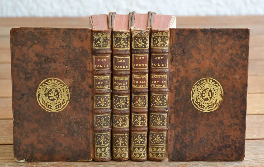 Histoire de Tom Jones, ou l’enfant retrouvé.
Traduction de l’anglais de M. Fielding par M.D.LP. [De La Place].
Enrichie d’estampes dessinées par M. Gravelot. - photo