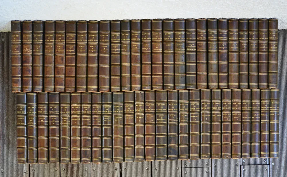 Édition définitive d’après les manuscrits originaux.Œuvres complètes de Victor Hugo. Édition « ne varietur ».Paris, J. Hetzel & Cie et A. Quantin & Cie, 1880-1888.50 volumes in-8 (15,8 x 24 cm.), demi-maroquin bleu à long grain à coins, double filet doré sur les plats, dos à nerfs ornés de filets dorés, date dorée en queue, têtes rouges (reliure de l’époque). - photo