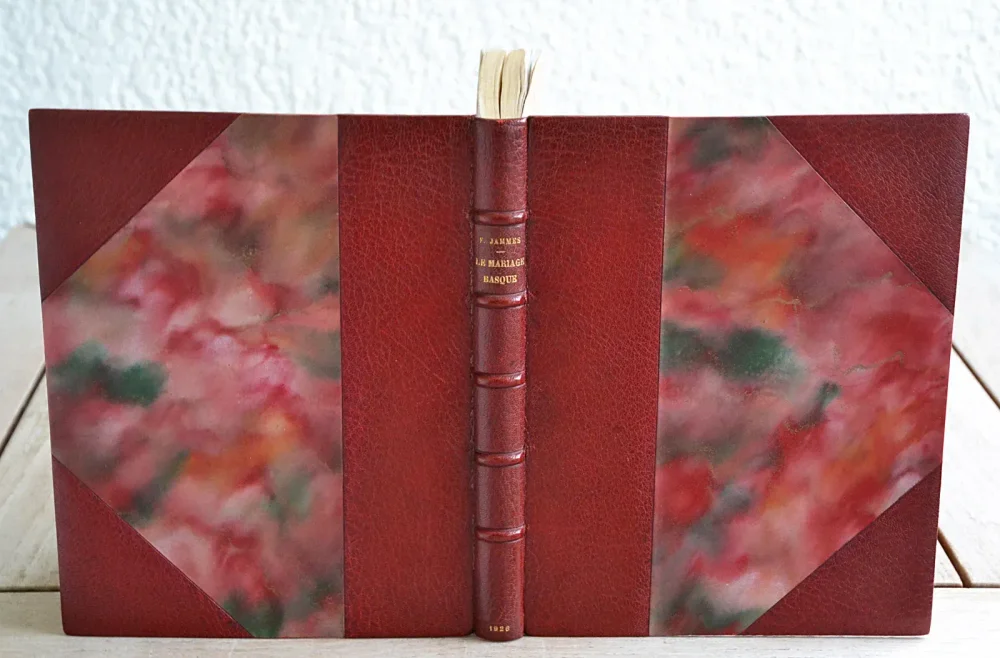 Le mariage basque.
Illustré de huit eaux-fortes en couleurs gravées en deux planches par André Lambert, d’après les aquarelles de Ramiro Arrue.
Ornements typographiques dessinés par R. Arrue, gravés sur bois par A. Lambert - photo