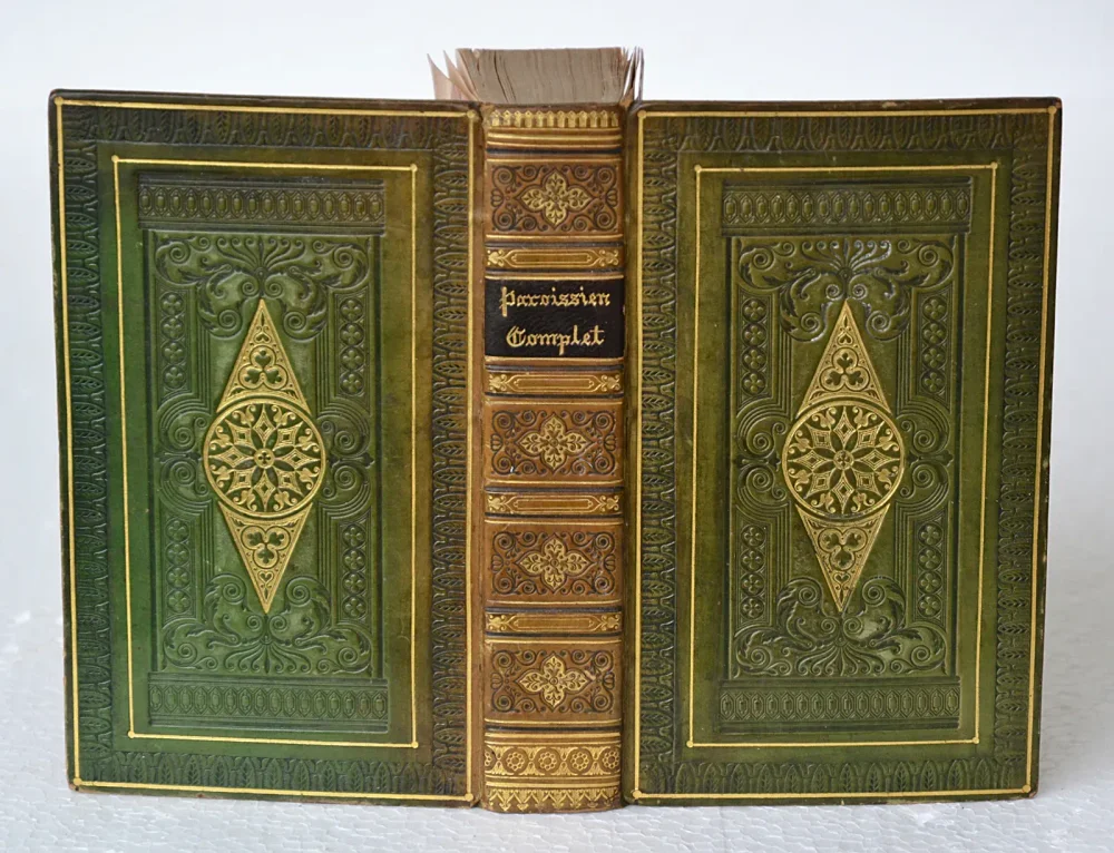 Le Paroissien complet, contenant l’office des dimanches et des fêtes, en latin et en françois ; selon l’usage de Paris et de Rome. - photo