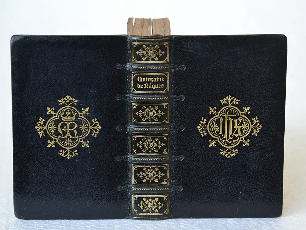 Les Offices de la quinzaine de Pâques, suivant le Missel et le Bréviaire romains avec des prières pour la confession et la communion. Texte latin et français. - photo