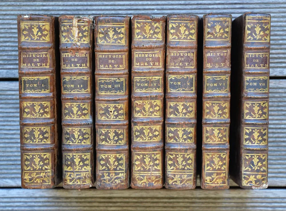 Histoire des chevaliers hospitaliers de S. Jean de Jérusalem, appellés depuis chevaliers de Rhodes, et aujourd’hui chevaliers de Malthe.
Nouvelle éditions augmentée des Statuts de l’Ordre, & des noms des chevaliers. - photo