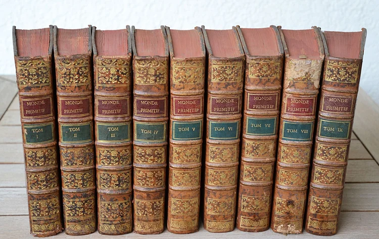 Monde primitif, analysé et comparé avec le monde moderne ; considéré dans son génie allégorique et dans les allégories auxquelles conduisit ce génie. Précédé du plan général des diverses parties qui composeront ce Monde Primitif ; avec des figures en taille-douce.