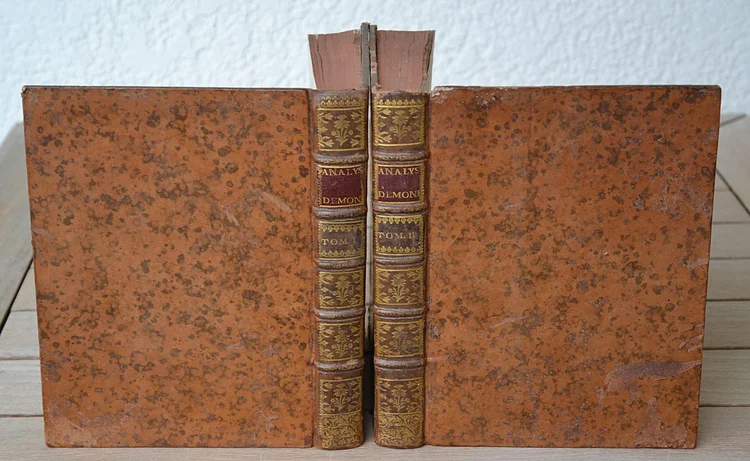 Analyse Démontrée ou la méthode de résoudre les problèmes des Mathématiques [suivi de :] Usage de l’analyse, ou la manière de l’appliquer à découvrir les propriétés des figures de la géométrie simple & composée, à résoudre les problèmes de ces Sciences & les problèmes des sciences physico-mathématiques, en employant le calcul ordinaire de l’algèbre, le calcul différentiel & le calcul intégral. Ces derniers calculs y sont aussi expliqués & démontrés. Seconde édition, augmentée des remarques de M. de Varignon.