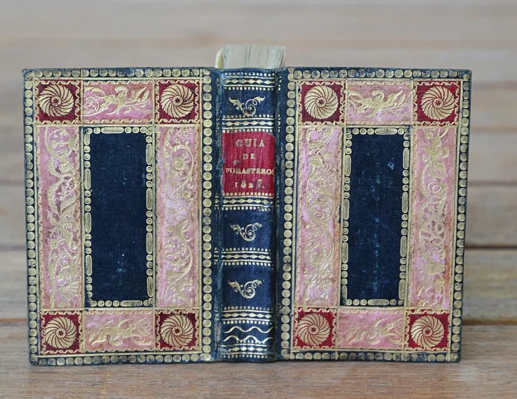 Calendario manual y guia de forasteros en Madrid para el año de 1827 + Estado militar de España. - photo