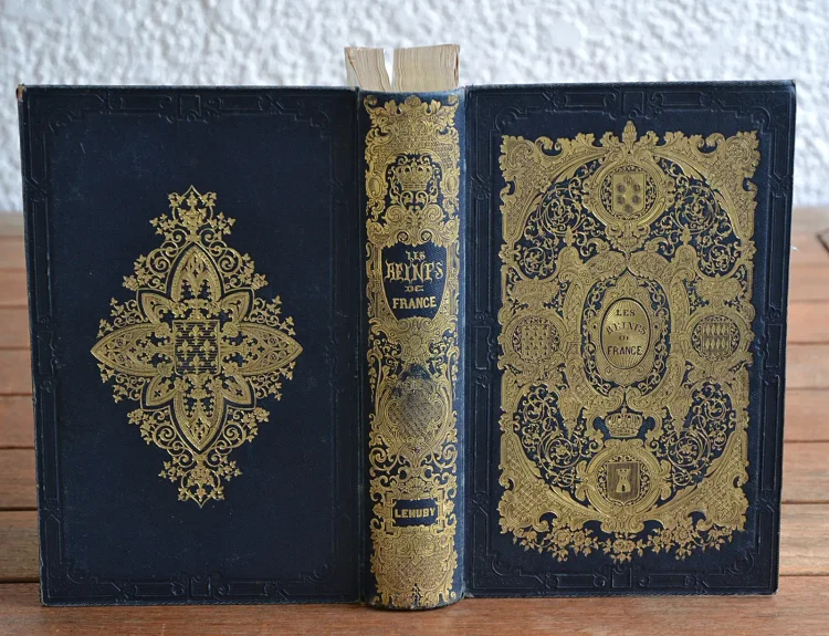 Les reines de France. - photo