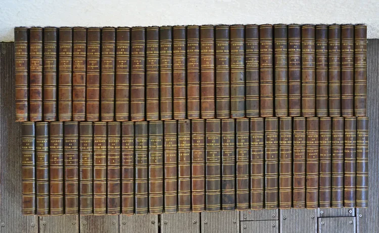 Édition définitive d’après les manuscrits originaux.Œuvres complètes de Victor Hugo. Édition « ne varietur ».Paris, J. Hetzel & Cie et A. Quantin & Cie, 1880-1888.50 volumes in-8 (15,8 x 24 cm.), demi-maroquin bleu à long grain à coins, double filet doré sur les plats, dos à nerfs ornés de filets dorés, date dorée en queue, têtes rouges (reliure de l’époque). - photo