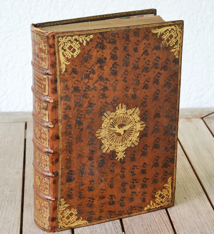 Catalogue des chevaliers commandeurs et officiers de l’ordre du Saint Esprit, avec leurs noms & qualités, depuis l’institution jusqu’à présent. - photo