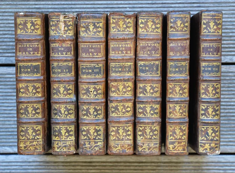 Histoire des chevaliers hospitaliers de S. Jean de Jérusalem, appellés depuis chevaliers de Rhodes, et aujourd’hui chevaliers de Malthe.
Nouvelle éditions augmentée des Statuts de l’Ordre, & des noms des chevaliers. - photo