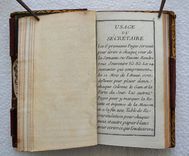 Tablettes poliptyques, oeconomiques et géographiques : contenant les 4 parties du monde & destinées à recevoir les observations et remarques sur tous les différens États, Royaumes et Républiques de l’Europe, etc. Détails que ces cartes renferment. Ces tablettes sont composés d’un papier nouveau, propre à écrire et dessiner sans plume ni encre ni crayon, en se servant de telle pointe d’un métal particulier qui sera adapté aux tablettes. L’avantage de cette pointe est que l’on pourra effacer ce qu’on y aura écrit ou dessiné avec une éponge mouillée, et y tracer de nouveaux caractères. - image 9