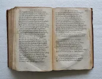 « Bertaut s’est fait un chemin particulier entre Ronsard et Desportes. Il a plus de clarté que le premier, plus de force que le second et plus d’esprit et de politesse que les deux ensemble » (Madeleine Scudéry).
Les œuvres poétiques de Mr. Bertaut, Evêque de Sées, Abbé d’Aunay, premier Aumosnier de la Reine.
Dernière édition, augmentée de plus de moitié outre les précédentes impressions. - photo