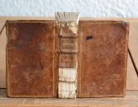 « Bertaut s’est fait un chemin particulier entre Ronsard et Desportes. Il a plus de clarté que le premier, plus de force que le second et plus d’esprit et de politesse que les deux ensemble » (Madeleine Scudéry).
Les œuvres poétiques de Mr. Bertaut, Evêque de Sées, Abbé d’Aunay, premier Aumosnier de la Reine.
Dernière édition, augmentée de plus de moitié outre les précédentes impressions. - photo