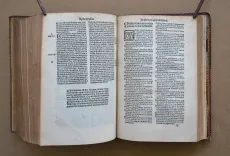 Biblia sacra, integrum utriusque Testamenti corpus complectens, diligenter recognita et emendata. Cul concordantiis simul et argumentis : cumque juris canonici allegationibus passim adnotatis. Insuper in calce ejusdem, annexe sunt nominum Hebraicorum, Chaldeorum, atque Grecorum interpretationes. Huic editioni adjectus est index rerum et sententiarum Veteris et Novi Testamenti. - photo