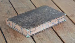 Élémens de l’art vétérinaire.
Traité de la conformation extérieure du cheval ; de sa beauté et de ses défauts ; des considérations auxquelles il importe de s’arrêter dans le choix qu’on doit en faire ; des soins qu’il exige, de sa multiplication, ou des haras, etc.
A l’usage des élèves des écoles impériales vétérinaires.
Sixième édition , publiée avec des notes par J.B. Huzard, vétérinaire, membre de l’Institut de France (…). - photo