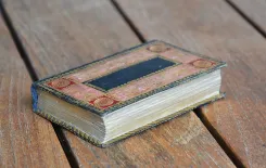 Calendario manual y guia de forasteros en Madrid para el año de 1827 + Estado militar de España. - photo