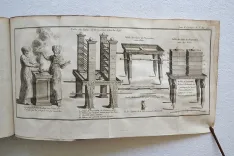 Sainte Bible en latin et en François, avec des notes littérales, critiques et historiques, des préfaces et des dissertations (…).
Tirées du commentaire de Dom Augustin Calmet, Abbé de Senones, de M. l’Abbé De Vence, & des auteurs les plus célèbres ; pour faciliter l’intelligence de l’Écriture Sainte.
Ouvrage enrichi de cartes géographiques & de figures.
Troisième édition, revue, corrigée & augmentée de diverses notes & dissertations nouvelles. - photo