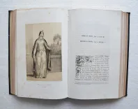 Les reines de France. - photo