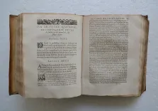 Coustume de la ville, prevosté et vicomté de Paris : ou, Droict Civil Parisien.
Revue, corrigez & tellement augmentez de décisions, & arrests notables & singulières observations en cette seconde édition, qu’ils sont plainement renouvellez. - photo