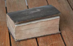 La grande chirurgie de Maistre Guy de Chauliac, médecin de l’université de Montpellier.
Traduite nouvellement en françois, & enrichie de plusieurs remarques, tant de théorie que de pratique, en forme de commentaire.
Par Maistre Simon Mingelousaulx, Médecin Iuré de la ville de Bourdeaux.
Première édition. - photo