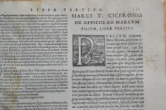 Officiorum. Libri tres summa cura nuper emendati, commentantibus Petro Marso, Francisco Maturantio, & Ascensio (…). - photo