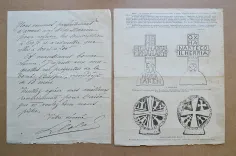 – La Tombe Basque – Recueil d’inscriptions funéraires et domestiques du Pays Basque Français.
– Atlas d’illustrations (dessins et photographies).
Documents recueillis dans les cimetières et sur les habitations du Labourd, de la Basse-Navarre et de la Soule. - photo