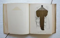 Paris dans sa splendeur. Documents, vues, scènes historiques, descriptions et histoire.
Dessins et lithographies par Philippe Benoist, pour le plus grand nombre et avec l’aide de la photographie ; Jules Arnout, Bachelier, A. Bayot, Félix Benoist, Chapuy, Eug. Ciceri, Hubert Clerget, Dauzats, Jules David, Fichot, Jules Gaildrau, Guérard, J. Jacottet, Gustave Janet, Hippolyte Lalaisse, Aug. Mathieu, Sabatier, etc.
Vignettes de Félix Benoist et Catenacci, exécutées sur bois par les premiers graveurs.
Texte par MM. Audiganne, P. Bailly, Eugène Carissan, A. Darcel, Louis Enault, Victor Fournel, Edouard Fournier, Amédée Gabourd, J. de Gaulle, Eugène de La Gournerie, F. de Guilhermy, L. Lacour, Lassus, Albert Lenoir, F. lock, Le Roux de Lincy, Prosper Mérimée (de l’Académie Française), Viollet Le Duc, etc.
Premier et deuxième volume : description de Paris / Troisième volume : histoire de Paris + environs de Paris. - photo