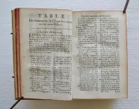 Les Mémoires, contenans l’histoire des Roys Louis XI &Charles VIII, depuis l’an 1464 jusques en 1498.
Reveus & corrigez sur divers manuscrits & anciennes impressions.
Augmentez de plusieurs traictez, contracts, testaments, autres actes, & de diverses observations. Par Denys Godefroy, conseiller, & historiographe du Roy.
Dernière édition, divisée en deux tomes, & enrichie de pourtraits en taille-douce. - photo