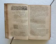 Les Mémoires de Philippe de Commines chevalier, seigneur d’Argenton.
Sur les principaux faicts & gestes de Loys XI & Charles VIII, son fils, Roys de France.
Deux Epistres de Jean Sleidan, avec la vie de l’autheur. Et un ample indice des choses plus remarquables.
Le tout revu & corrigé sur l’édition de Denis Sauvage. - photo