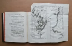 1] Relation des voyages entrepris par ordre de Sa Majesté britannique, actuellement régnante, pou faire des découvertes dans l’hémisphère méridional, et successivement exécutés par le commodore Byron, le capitaine Carteret, le capitaine Wallis & le capitaine Cook, dans les vaisseaux le Dauphin, le Swallow & l’Endeavour. - photo