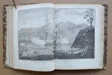 Cartes et figures des voyages entrepris par ordre de Sa Majesté Britannique, actuellement régnante ; pour faire des découvertes dans l’hémisphère méridional, et successivement exécutés par le Commodore Byron, le capitaine Carteret, le capitaine Wallis & le capitaine Cook, dans les vaisseaux le Dauphin, le Swallow & l’Endeavour.
Rédigés d’après les journaux tenus par les différens commandans & les papiers de M. Banks, par J. Hawkesworth, Docteur en Droit. - photo