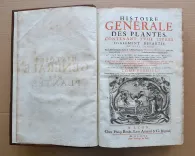 Histoire générale des plantes, contenant XVII livres également départis en deux tomes.
Tirée de l’exemplaire latin de la bibliothèque de M. Dalechamp, puis faire françoise par M. Jean des Moulins, médecins très fameux de leur siècle.
Ou sont pourtraites et décrites infinies plantes, par les noms propres de diverses nations, leurs espèces, forme, origine, saison, tempérament naturel, & vertus convenables ç la Médecine.
Avec un indice contenu au commencement du second tome, très utile & très nécessaire pour montrer les propriétés des simples, & donner guérison à toutes les parties du corps humain (…) - photo