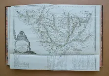 L’indicateur fidèle ou guide des voyageurs, qui enseigne toutes des routes royales et particulières de la France (…)
Contenant toutes des villes, tous le bourgs, villages, hameaux, fermes, châteaux (…)
Accompagné d’un itinéraire instructif et raisonné sur chaque route, qui donne le jour et l’heure du départ, de la dinée et de la couchée tant des cochers par eau, que des carrosses, diligences, et messageries du Royaume (…)
Cinquième édition, corrigée et considérablement augmentée en 1785. - photo