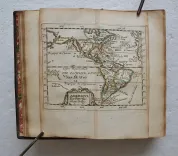 La géographie universelle qui fait voir l’estat présent des 4 parties du monde, c’est à dire, les religions, les coutumes et les richesses des peuples ; les forces et les gouvernemens des Estats ; ce qui est de plus beau et de plus rare dans dans chaque région ; et autres particularités pour savoir l’Histoire et l’Interest des Princes.
Par P. Du Val, Géographe Ordinaire du Roy. - photo