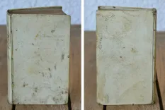 L’éloge de la folie, composé en forme de déclamation par Erasme de Rotterdam.
Avec quelques notes de Listrius, & les belles figures de Holbenius : le tout sur l’original de l’Académie de Bâle.
Pièce qui représente au naturel l’Homme tout défiguré par la sotise, lui apprend agréablement à rentrer dans le bon sens & dans le raison.
Traduit nouvellement en François par Mr. Gueudeville. - photo