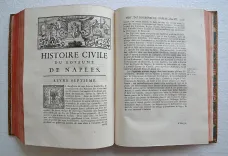 Histoire civile du royaume de Naples, traduite de l’italien de Pierre Giannone, jurisconsulte & avocat napolitain.
Avec de nouvelles notes, réflexions, & médailles fournies par l’auteur, & qui ne se trouvent point dans l’édition italienne. - photo