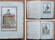 Encyclopédie des voyages contenant l’abrégé historique des mœurs, usages, habitudes domestiques, religion, fêtes, supplices, funérailles, sciences, arts, commerce de tous les peuples.
Et la collection complète des costumes, civils, militaires, religieux, dignitaires, de tous les peuples, dessinés d’après nature, gravés avec soin, et coloriés à l’aquarelle.
Par M. J. Grasset Saint Sauveur ci devant vice consul de France en Hongrie, et auteur des costumes civils actuels de tous les peuples connus et dont la première édition vient d’être terminée.
La partie littéraire est rédigée par M. Jean-François Cornu, homme de loi. - photo
