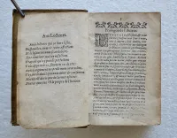 La Sainte Bible en latin et en françois, avec des notes littérales pour l’intelligence des endroits les plus difficiles.
Et la concorde des quatre évangélistes.
Divisé en trois tomes, avec un quatrième tome, contenant les livres apocryphes de l’Ancien Testament, en latin & en françois, & plusieurs autres pièces.
Des dissertations sur l’Écriture Sainte : une explication des noms hébreux, des traités & des tables de chronologie & de géographie, enrichies de figures & de nouvelles cartes, & plusieurs tables des matières. - photo