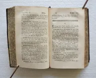 Dictionnaire interprète de matière médicale, et de ce qui y a rapport ; contenant l’explication des termes arabes, grecs & latins ; des abréviations ; des caractères, ainsi que des opérations de chimie & de pharmacie ; avec des observations de théorie & de pratique sur ces sciences, & sur l’histoire naturelle.
Ensemble une courte description anatomique des parties du corps humain.
Ouvrage utile à ceux qui se destinent à l’étude ou à l’exercice de quelqu’un des objets de Médecine. - photo