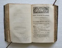 Dictionnaire interprète de matière médicale, et de ce qui y a rapport ; contenant l’explication des termes arabes, grecs & latins ; des abréviations ; des caractères, ainsi que des opérations de chimie & de pharmacie ; avec des observations de théorie & de pratique sur ces sciences, & sur l’histoire naturelle.
Ensemble une courte description anatomique des parties du corps humain.
Ouvrage utile à ceux qui se destinent à l’étude ou à l’exercice de quelqu’un des objets de Médecine. - photo