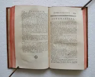 L’esprit de l’Encyclopédie, ou choix des articles les plus curieux, les plus agréables, les plus piquans, les plus philosophiques de ce grand Dictionnaire.
On ne s’est attaché qu’aux morceaux qui peuvent plaire universellement, & fournir à toutes sortes de lecteurs, & sur tout aux gens du monde, la matière d’une lecture intéressante. - photo