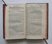 L’esprit de l’Encyclopédie, ou choix des articles les plus curieux, les plus agréables, les plus piquans, les plus philosophiques de ce grand Dictionnaire.
On ne s’est attaché qu’aux morceaux qui peuvent plaire universellement, & fournir à toutes sortes de lecteurs, & sur tout aux gens du monde, la matière d’une lecture intéressante. - photo