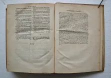Tableau de l’inconstance des mauvais anges et démons, où il est amplement traicté des sorciers & de la sorcelerie.
Livre très utile et nécessaire, non seulement aux juges, mais à tous ceux qui vivent sous les loix chrestiennes.
Avec, un discours contenant la procédure faicte par les inquisiteurs d’Espagne & de Navarre, à 53 magiciens, apostats, juifs & sorciers, en la ville de Logrogne en Castille, le 9 novembre 1610. En laquelle on voit, combien l’exercice de la justice en France, est plus juridiquement traicté, & avec de plus belles formes qu’en tous autres Empires, Royaumes, Républiques & Estats. - photo