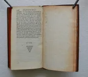 Critique historique, politique, morale, économique, & comique sur les lotteries, anciennes, & modernes, spirituelles, & temporelles. Des États, & des Églises.
Avec des considérations sur l’ouvrage & sur l’auteur. - photo