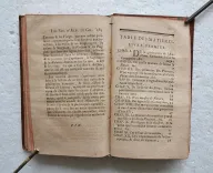 Les admirables secrets d’Albert le Grand, contenant plusieurs traités sur la conception des femmes, sur les vertus des herbes, des pierres précieuses, & des animaux.
Augmenté d’un abrégé curieux de la physionomie, & d’un préservatif contre la peste, les fièvres malignes, les poisons, & l’infection de l’air.
Tirés et traduit sur d’anciens manuscrits de l’auteur, qui n’avaient pas encore paru, ce qu’on verra plus amplement dans la Table, ainsi que ce qui a été ajouté dans cette dernière édition.
Divisés en quatre livres. - photo