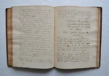 Extraicts du thrésor de Chartres du Roy, des registres aussi, de divers parlemens, des conciles, et des historiens. Touchant les plus considérables procédures criminelles faites contre toutes sortes d’ecclésiastiques, tant Evesques et religieux qu’Archevesques et Cardinaux accusez de crime de lèze maiesté soit en France, soit en Espagne et autres Royaumes. - photo