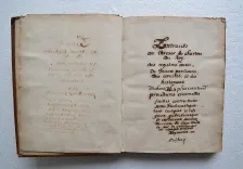 Extraicts du thrésor de Chartres du Roy, des registres aussi, de divers parlemens, des conciles, et des historiens. Touchant les plus considérables procédures criminelles faites contre toutes sortes d’ecclésiastiques, tant Evesques et religieux qu’Archevesques et Cardinaux accusez de crime de lèze maiesté soit en France, soit en Espagne et autres Royaumes. - photo