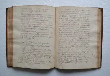 Extraicts du thrésor de Chartres du Roy, des registres aussi, de divers parlemens, des conciles, et des historiens. Touchant les plus considérables procédures criminelles faites contre toutes sortes d’ecclésiastiques, tant Evesques et religieux qu’Archevesques et Cardinaux accusez de crime de lèze maiesté soit en France, soit en Espagne et autres Royaumes. - photo